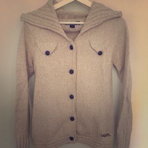 Wool jacket with leather buttons